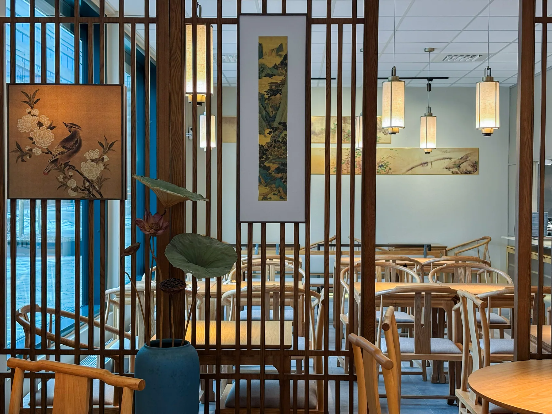 Bordsdukning i restaurangen